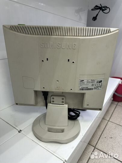 Монитор Samsung 710N W