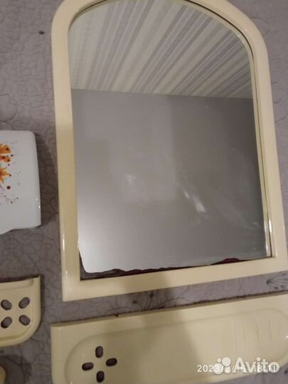 Набор для ванной комнаты с зеркалом