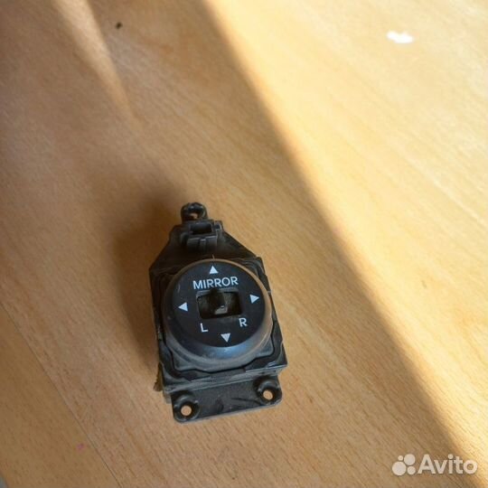 Блок кнопок стеклоподъемников Hyundai Solaris 1