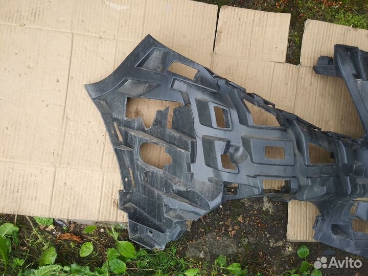 Кронштейн переднего бампера правый Mercedes W447