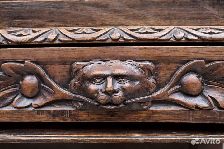 Кабинет-витрина на подставке антиквариат