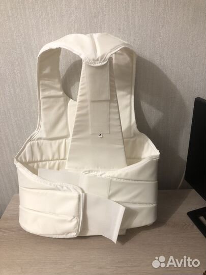 Защитный жилет для единоборств