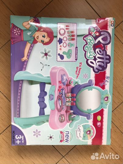 Десткий макияжный столик