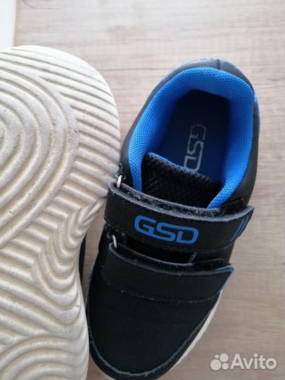Кроссовки