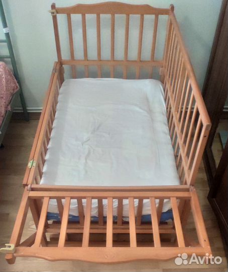 Детская кровать-трансформер с функцией качания