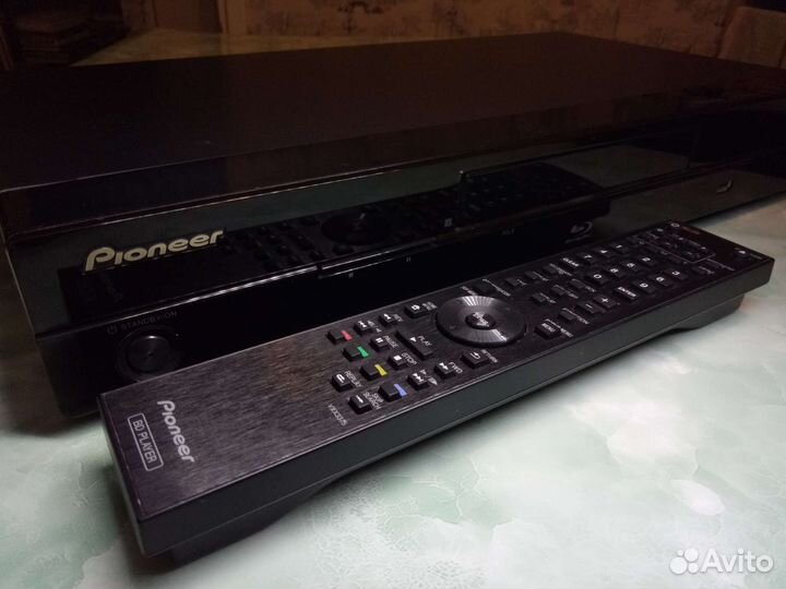 Blu-ray Disk player pioneer BDP-330