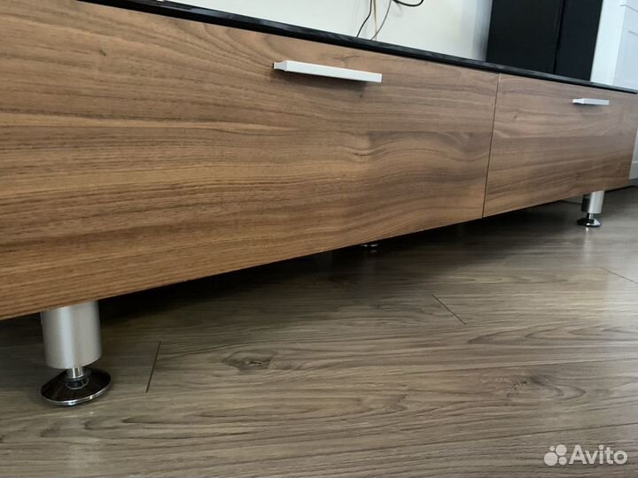 Тумба под тв со стеклом сверху