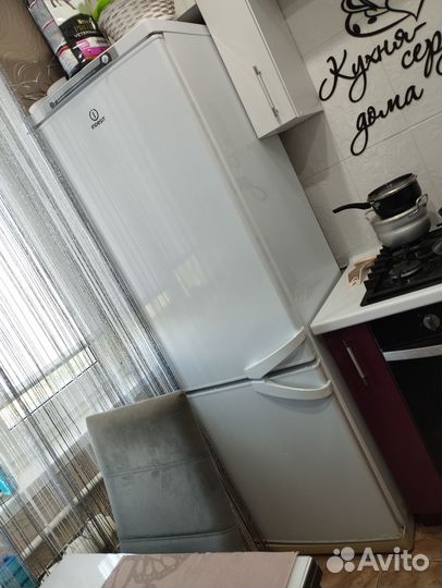 Холодильник бу indesit