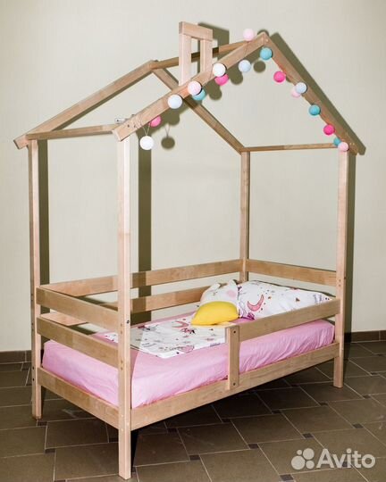 Кровать домик
