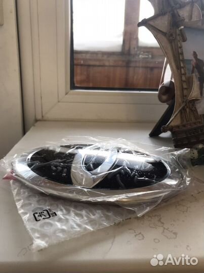 Стеклянный значокToyota