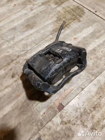 Суппорт левый Renault Logan