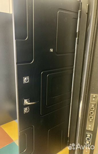 Дверь входная металлическая новая 