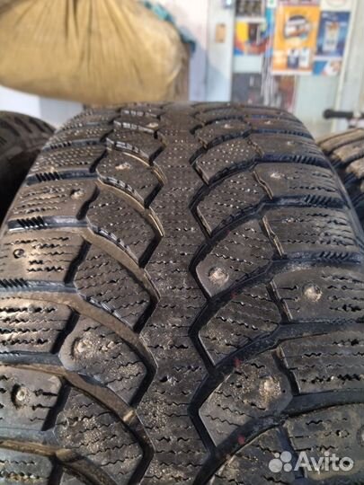 Bridgestone Blizzak Spike-01 235/60 R18 107