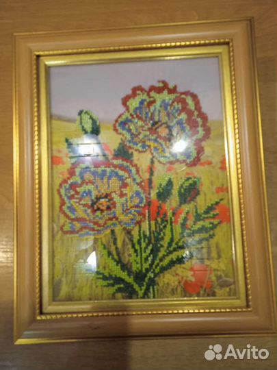 Картина из бисера. Цветы маки