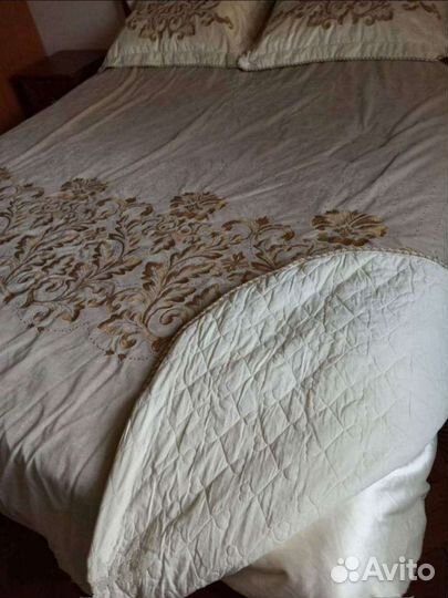 Покрывало на кровать roberto cavalli,бархат Эмират