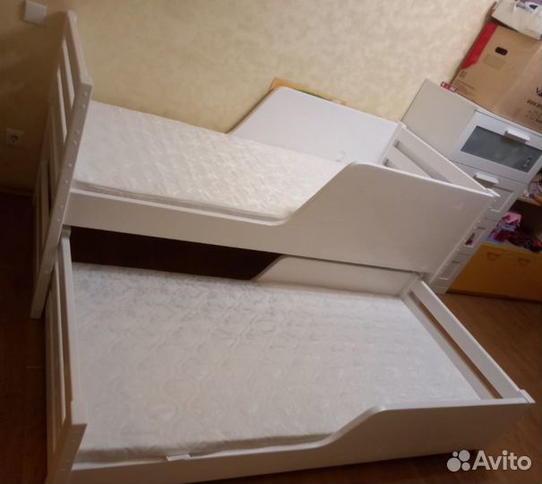 Выкатная выдвижная двухьярусная кровать новая
