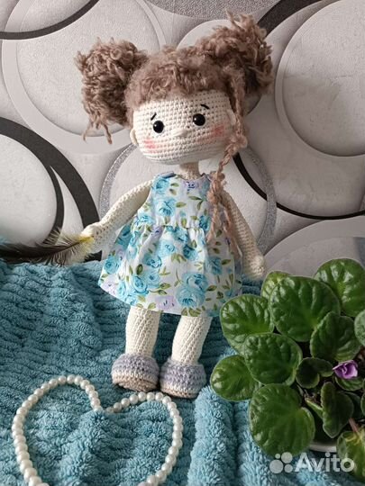 Вязаная кукла ручной работы