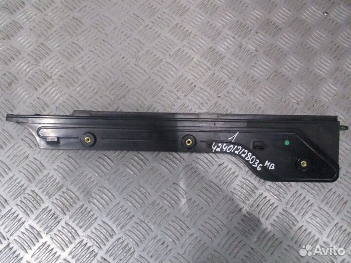 Накладка вещевого ящика правая Mercedes-Benz A9608