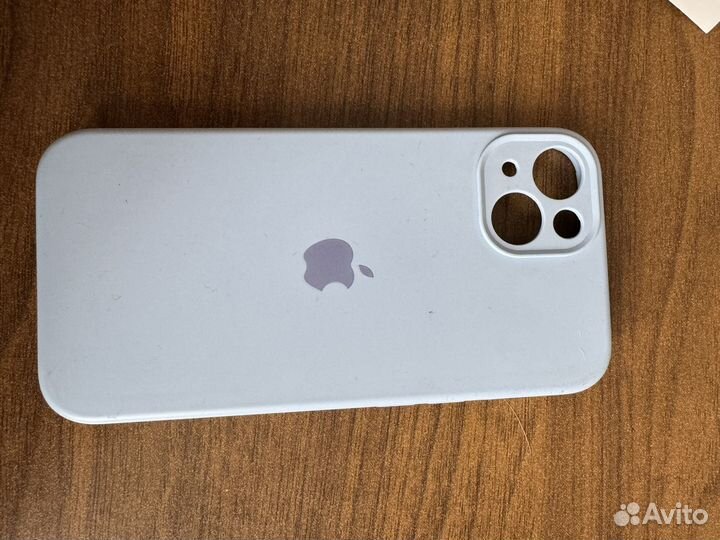 Чехол на iPhone 13