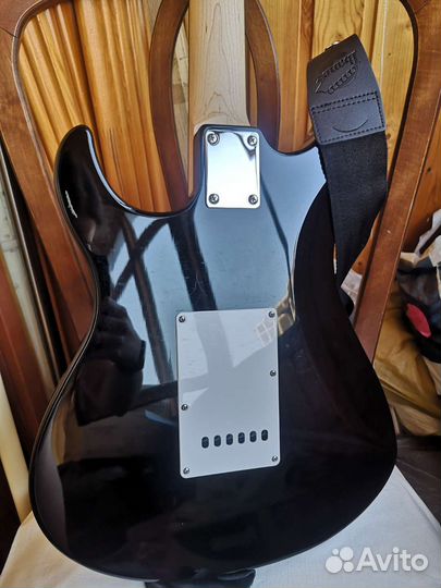 Электрогитара Yamaha Pacifica 012