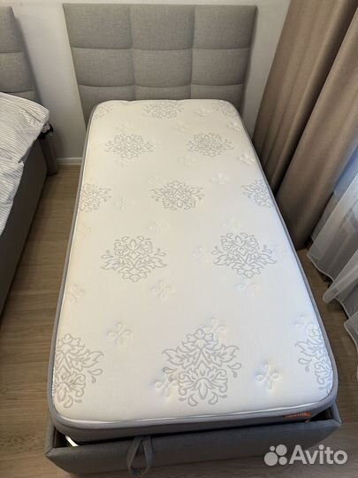 Кровать с подъемным механизмом