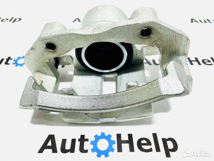 Суппорт передний правый Nissan Terrano Datsun