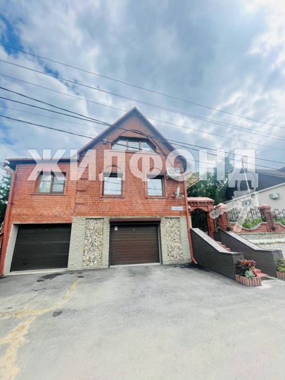 Дом 161,1 м² на участке 8 сот.