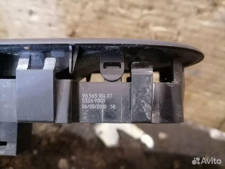 Блок управления стеклоподьемниками Peugeot 308 1.6