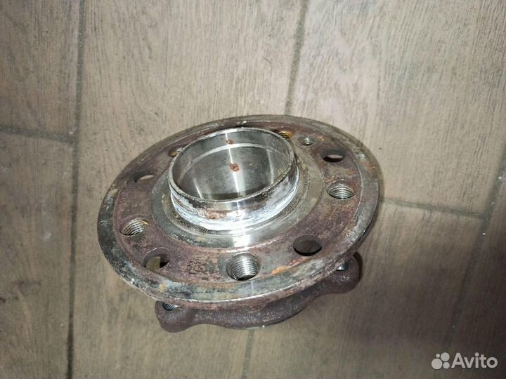 Ступица передняя правая Mercedes-Benz E-Класс