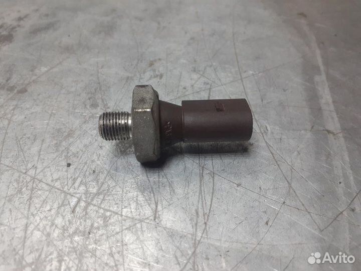 Датчик давления масла Skoda Octavia (A4 1U)