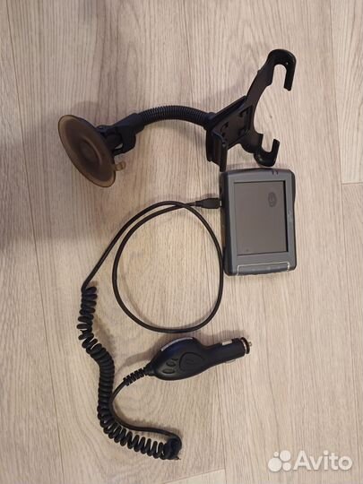 Автомобильный навигатор с креплением