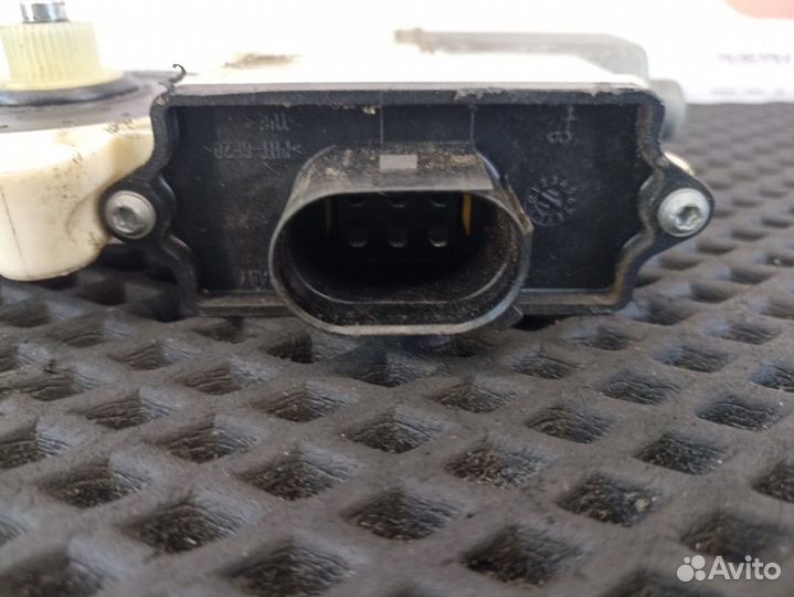 1779722 Моторчик стеклоподъемника правый