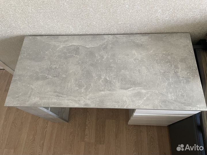 Письменный стол