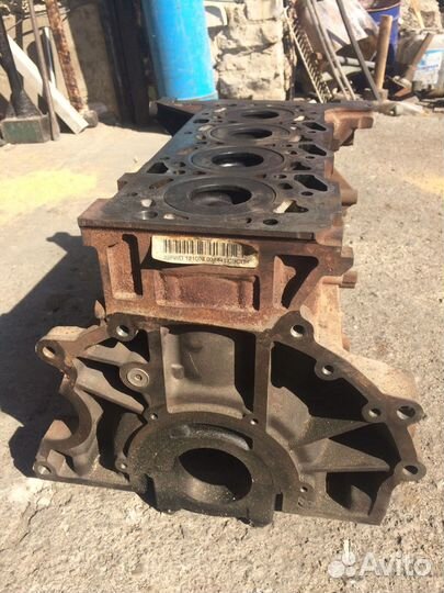 Блок цилиндров с поршнями Peugeot Boxer двс 2,2FWD