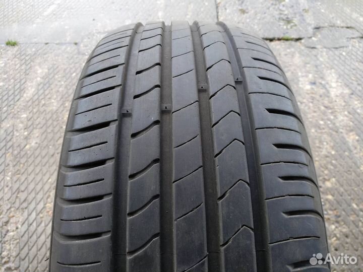 Kumho Ecsta HS51 215/55 R16 93V