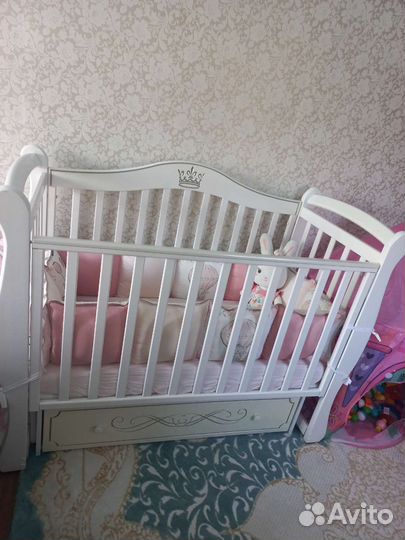 Детская кровать с пеленальным столиком