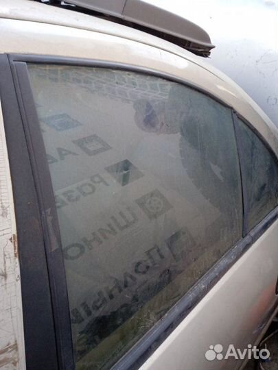 Стекло двери заднее левое Nissan Sunny N16 QG15DE