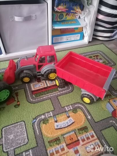 Игрушки машинки и трек трасса