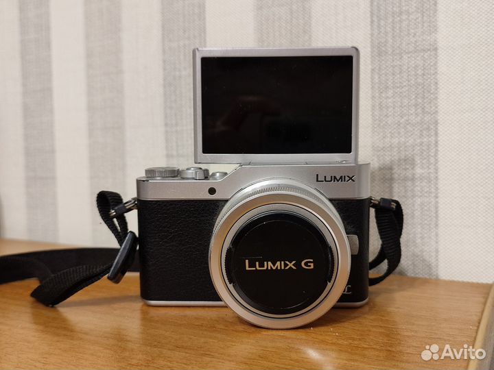 Компактный фотоаппарат Panasonic Lumix DC-GX800