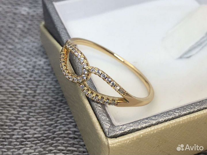 Кольцо женское с фианитами