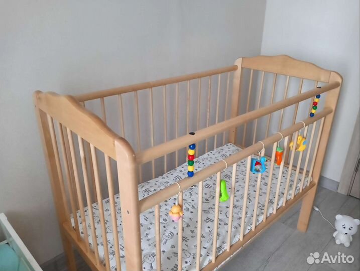 Детская кроватка с матрасом и бортиками