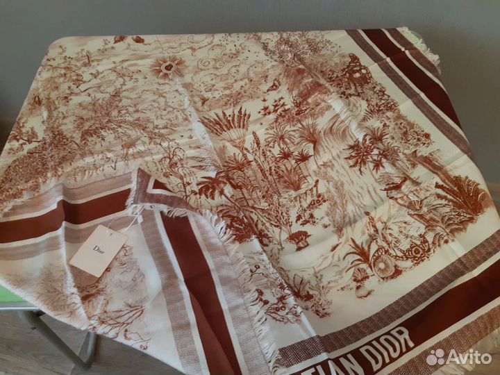 Шелковый платок Burberry Dior Louis Vuitton