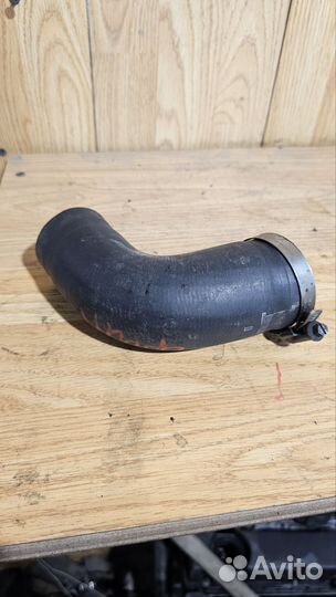 Патрубок интеркулера малый Land Rover Freelander 2