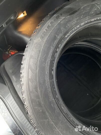 Bridgestone Blizzak Spike-01 235/65 R17 108T