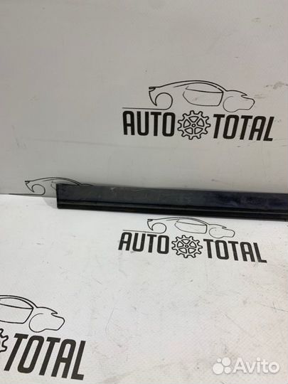 Молдинг стекла двери передний правый Citroen C4