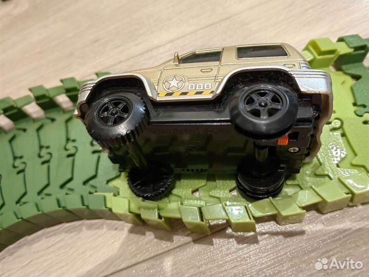 Гибкий трек с машинками