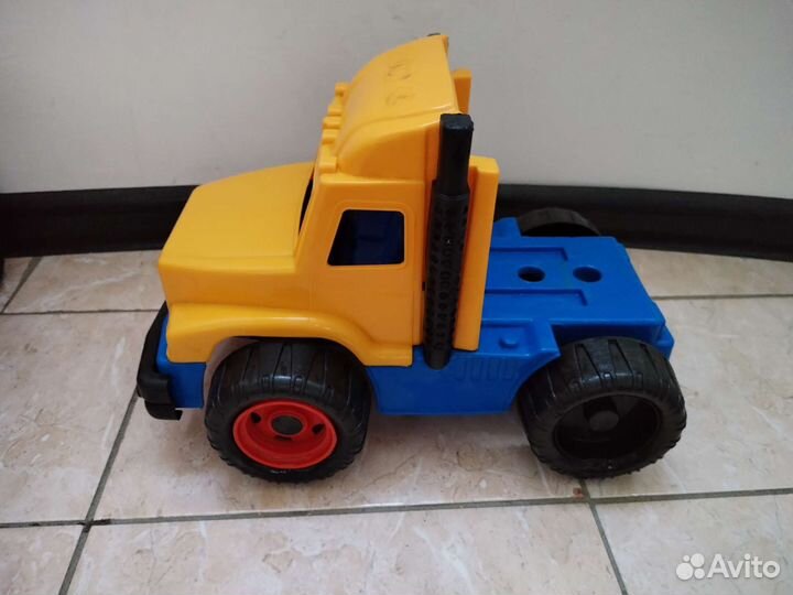 Игрушка грузовик