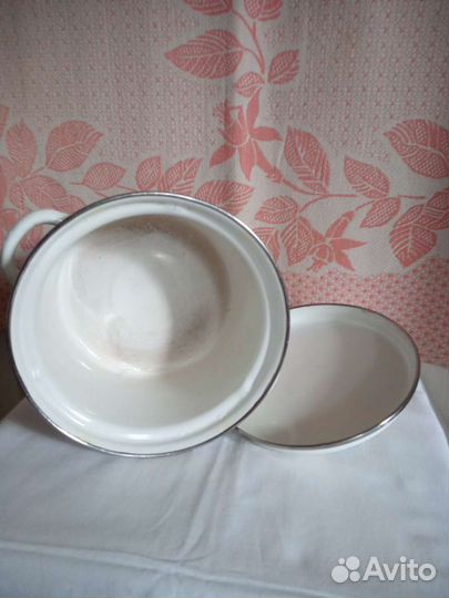 Кастрюля эмалированная,объем 2 л