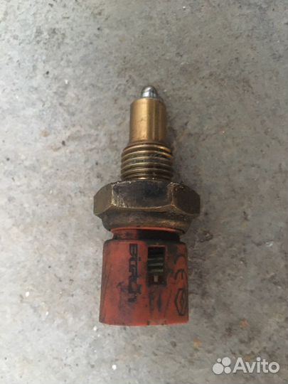 Датчик заднего хода на Mitsubishi Carisma 2001