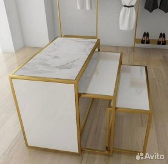 Столы для выкладки товаров на метал.каркасе